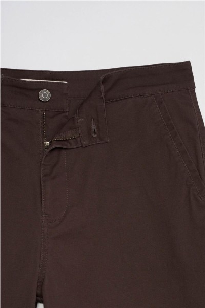 Chino Salsa con pierna straight