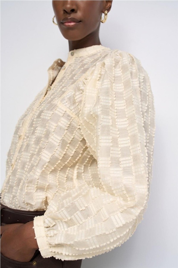 Camisa Salsa con textura con mangas...