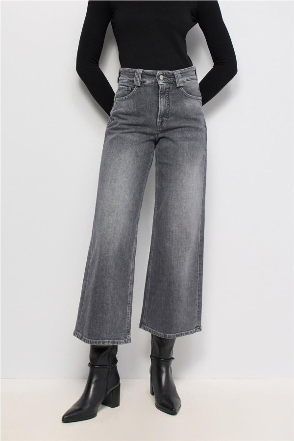 Vaquero Salsa faith push in cropped wide