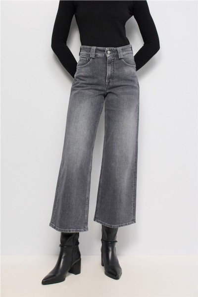 Vaquero Salsa faith push in cropped wide