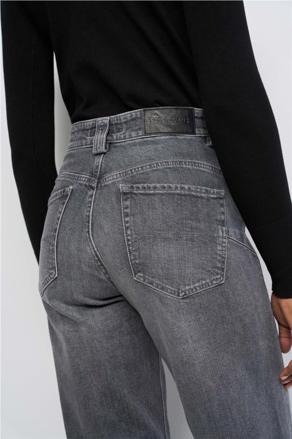 Vaquero Salsa faith push in cropped wide