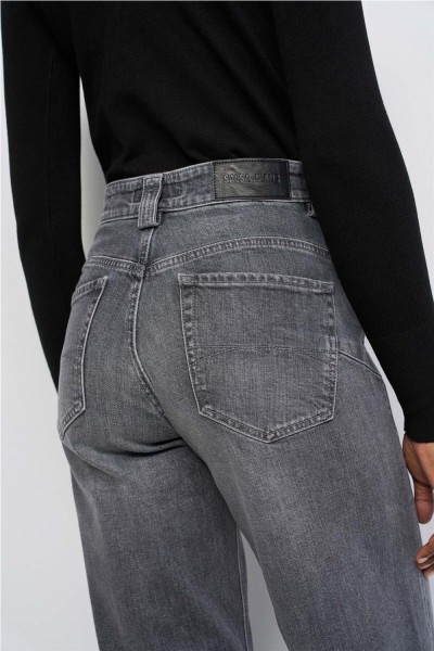 Vaquero Salsa faith push in cropped wide