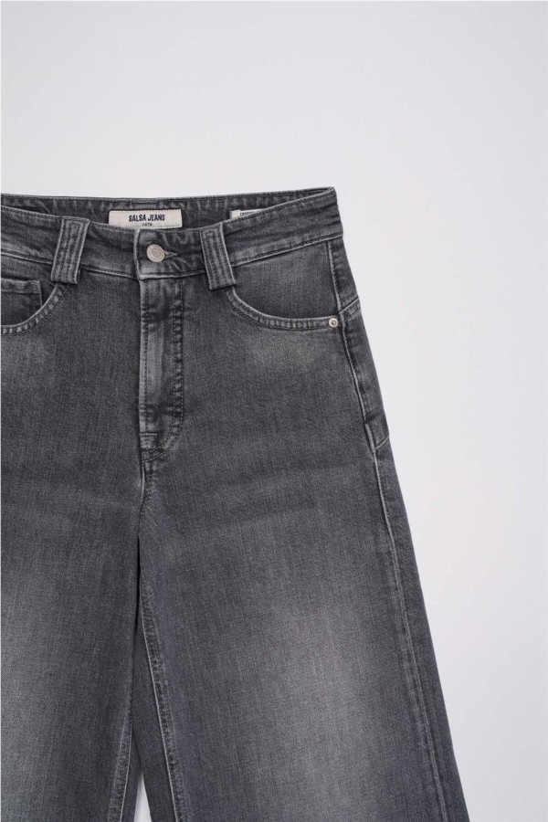 Vaquero Salsa faith push in cropped wide