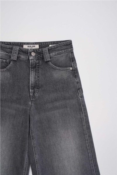 Vaquero Salsa faith push in cropped wide