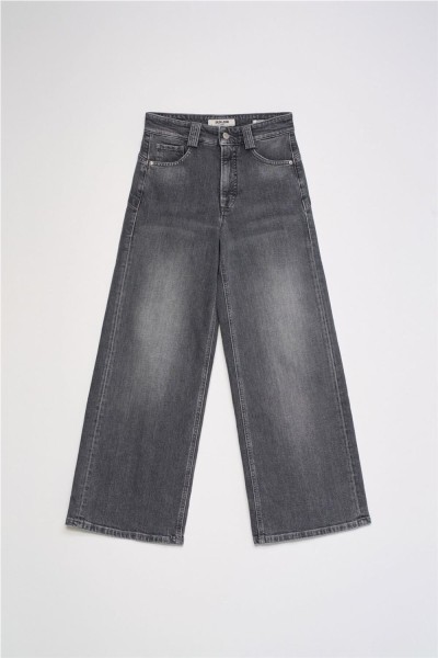 Vaquero Salsa faith push in cropped wide