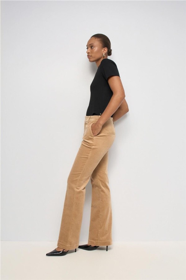 Pantalón chino Salsa de pana con pernera flare 2