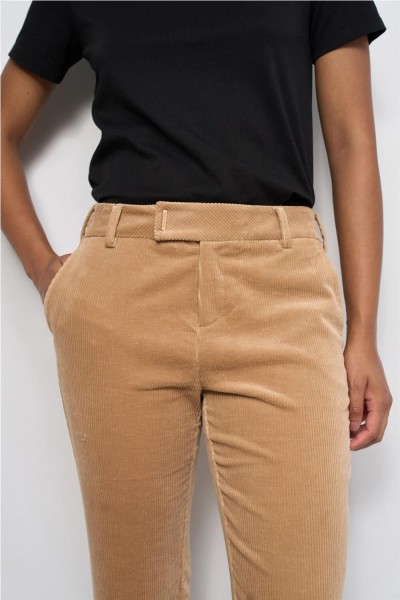 Pantalón chino Salsa de pana con pernera flare